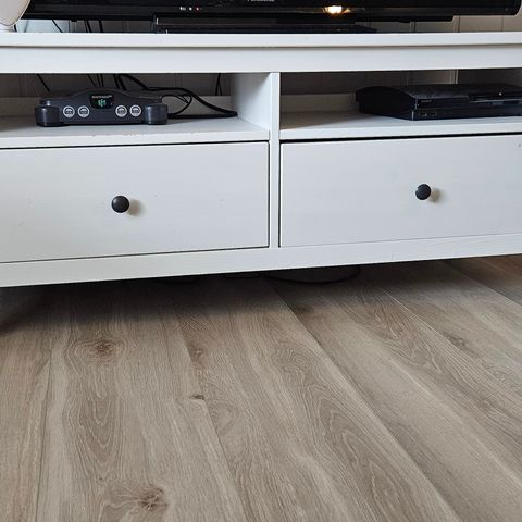 Hemnes tvbenk