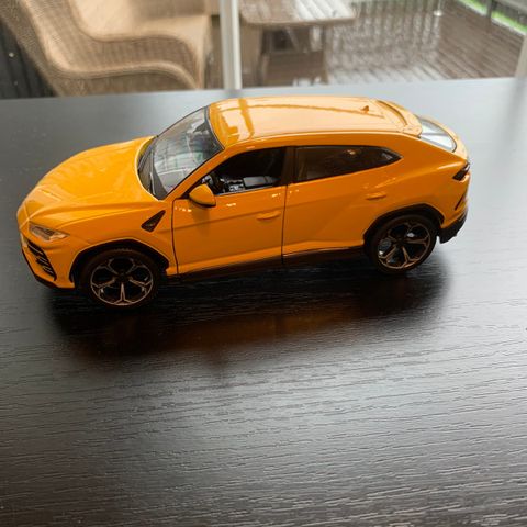 Lamborghini Urus  1/25. selges