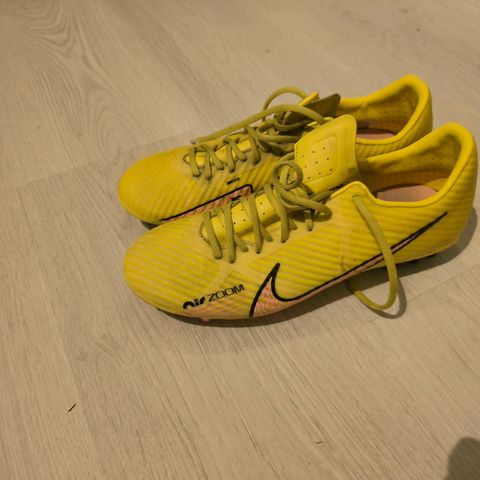 Nike fotballsko, to par.