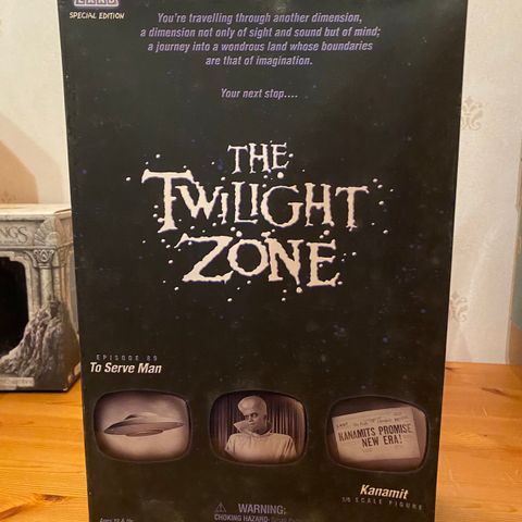 The Twilight Zone "To Serve Man" Kanamit samlefigur