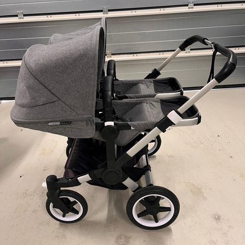 Bugaboo donkey 3,  + bilstoler, baser og adapter.