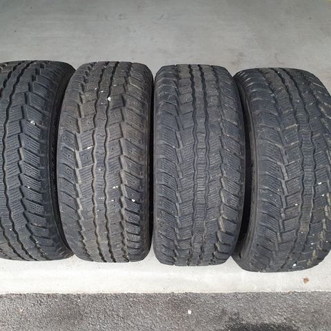 Piggfrie vinterdekk 275/55 R20