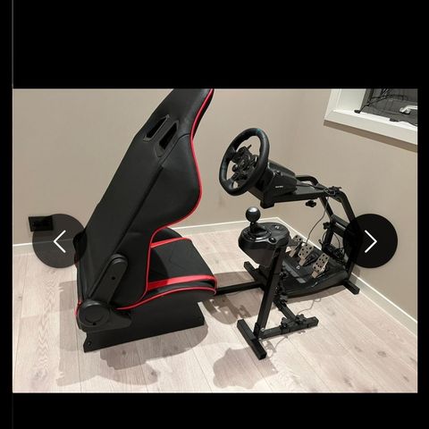 Simulator setup med G29 pedaler, rattet, girskift og Piranha stol