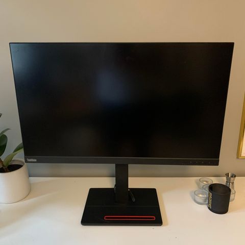 ThinkVision 27" skjerm