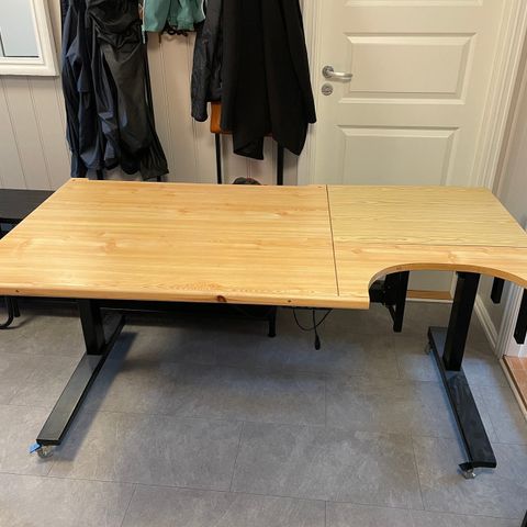 Hev/senk skrivebord 160x80 med låsbare hjul