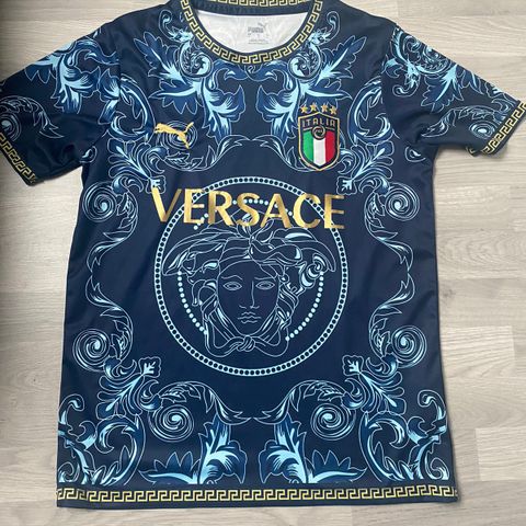 Versace/italia drakt.