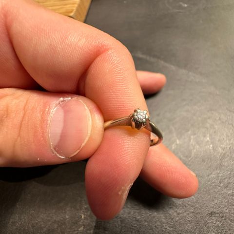 0.08ct Diamantring i hvitt gull