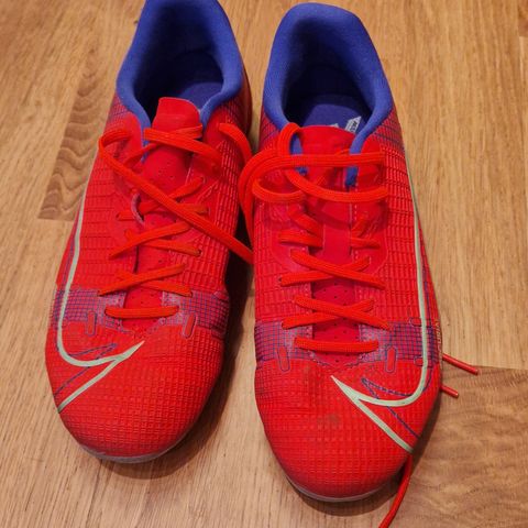 Fotballsko Nike str 35