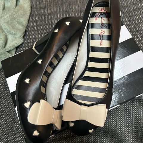 Lola Ramona pumps