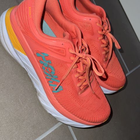 Hoka bondi, str 39 og en halv