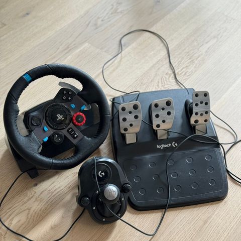 Logitech G29 med girspak selges