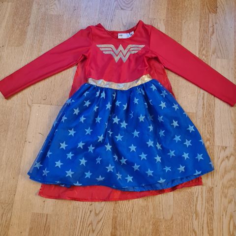 Wonderwoman kostyme til barn str. 122/128 selges