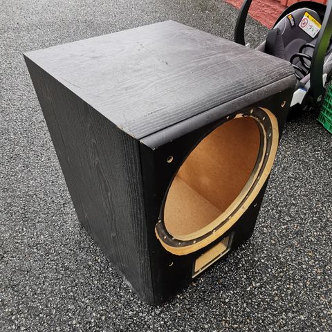 Subwoofer kasse gis bort