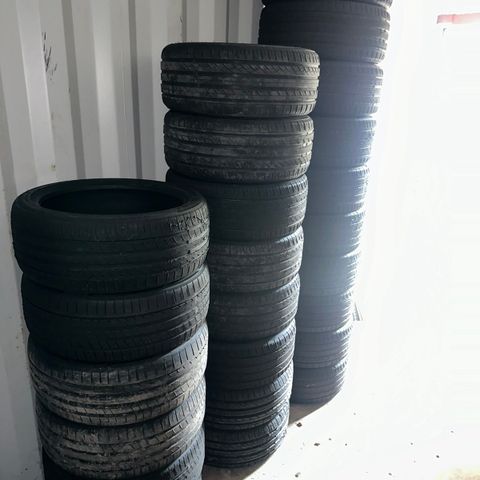 Mengder brukte 225/40R18 dekk