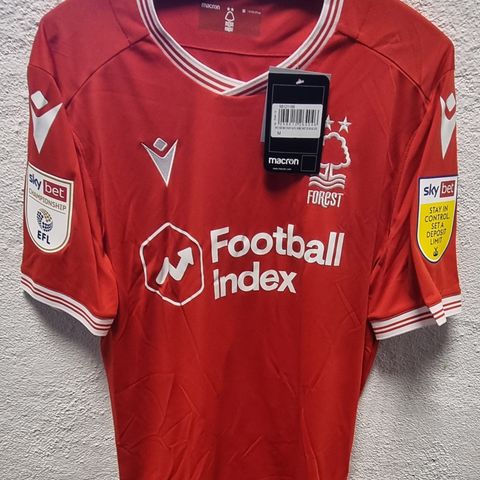 Nottingham Forest drakt