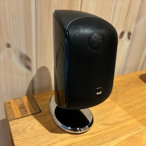 Bowers & Wilkins M-1 høyttalere selges