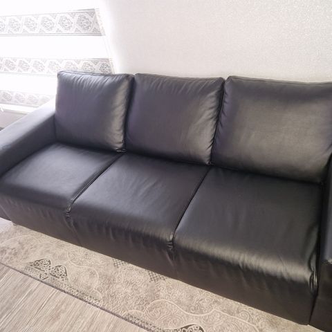 3 seter sofa i kunstigskinn