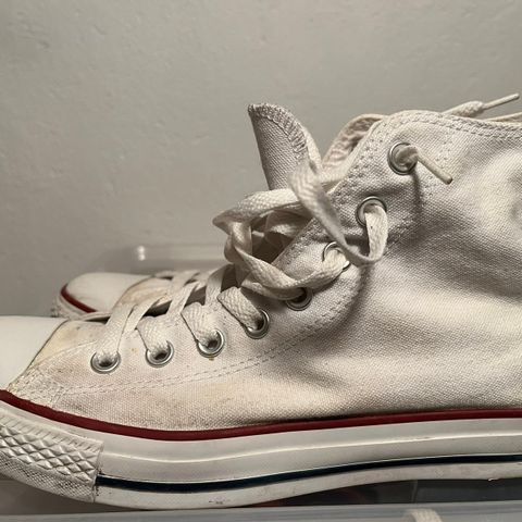 Hvite Converse i str 42