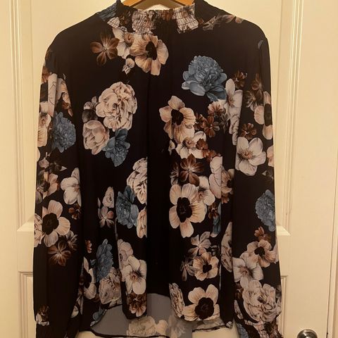 Damebluse fra Floyd med blomstermønster Str XL.