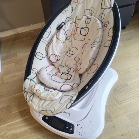 4 moms MamaRoo vippestol med spedbarnsinnlegg(ekstra tilbehør)