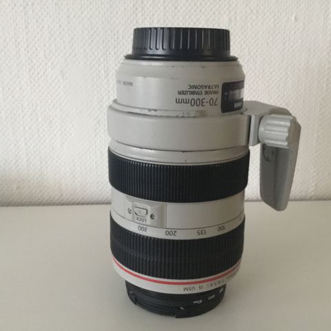 Canon EF 100-400mm f/4,5-5,6 L  IS. USM m/original futteral og cammo.