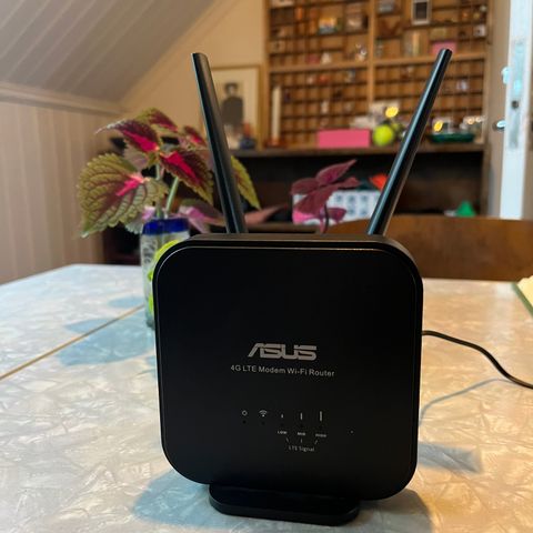 Asus 4G LTE Modem wifi router