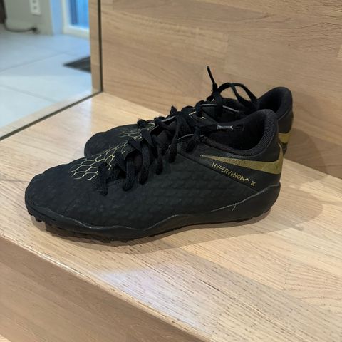 Nike fotballsko, unisex str 33.5