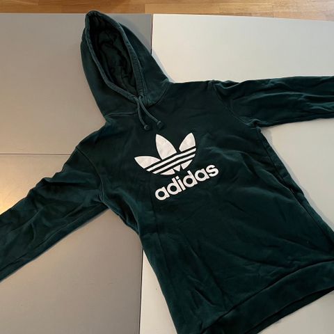 Adidas hettegenser