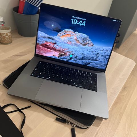 Macbook Pro 16’ M1 Pro 16GB RAM, 512GB