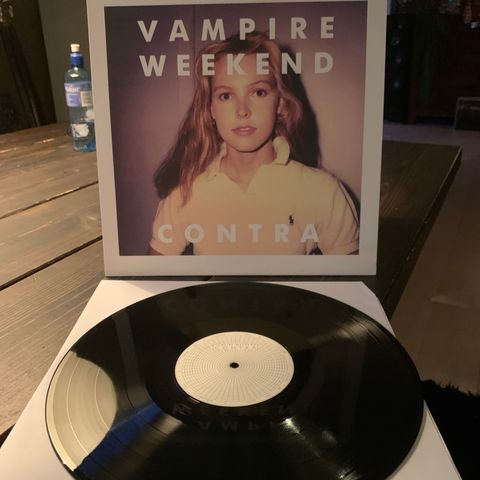 Vampire Weekend - Contra