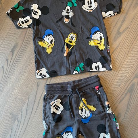 Disney sett med trøye& shorts, str 104.