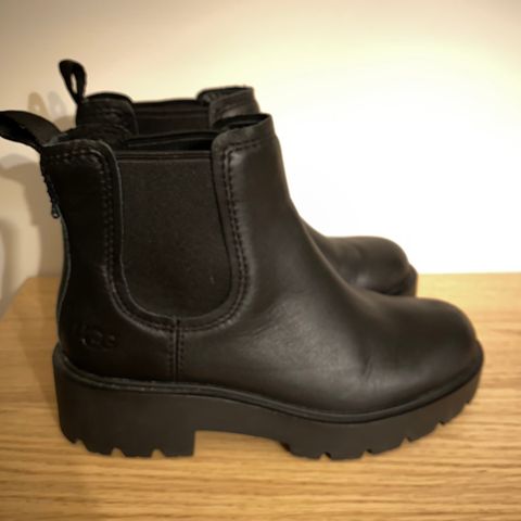 Ugg chelsea boots /støvletter sort glatt skinn 36