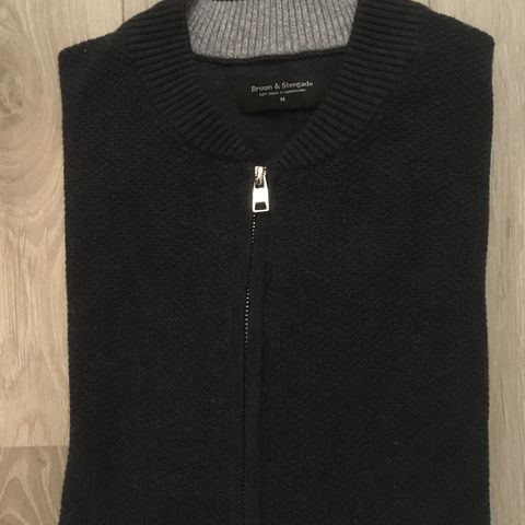 Genser/cardigan fra Brun & Stengade