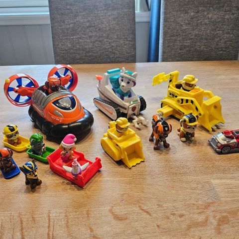 Paw patrol biler og figurer