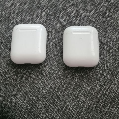 Apple airpods.