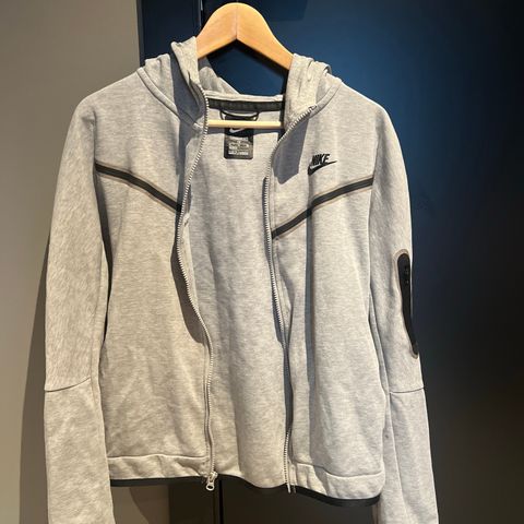 Nike Tech Hettegenser XL(barnestr)