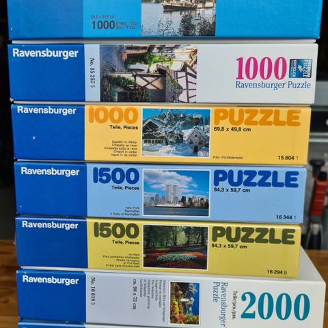 Ravensburger puslespill i flott stand.