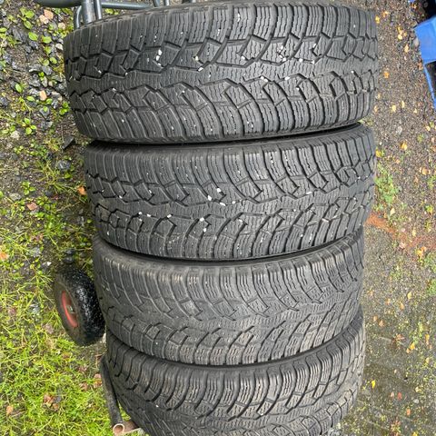 Nokian  cr4 225/70r15