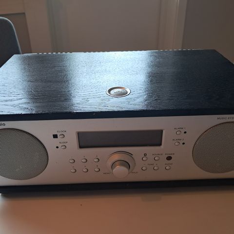 Tivoliradio /stereoanlegg med Bluetooth, dab kr 1500- ( nypris 6000,-)