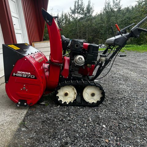 Honda HS970 snøfreser på belter