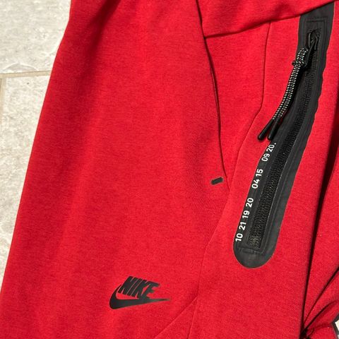 BILLIG: NIKE TECH FLEECE bukse (Limited Edition)