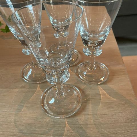 Hadeland Tangen rødvinsglass 15 cl - 16 glass selges for 75,- per glass