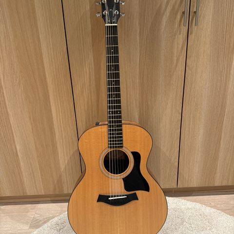 Pent brukt Taylor gitar