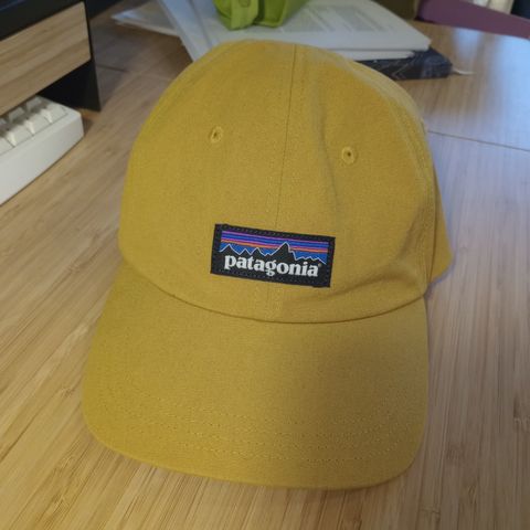 Patagonia caps gul