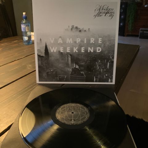 Vampire Weekend - Modern vampires of the city