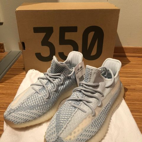 Yeezy 350 V2 Cloud White