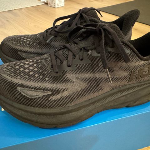 Hoka Clifton 9 Str. 42 Wide