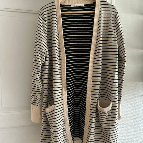 Cardigan med ull