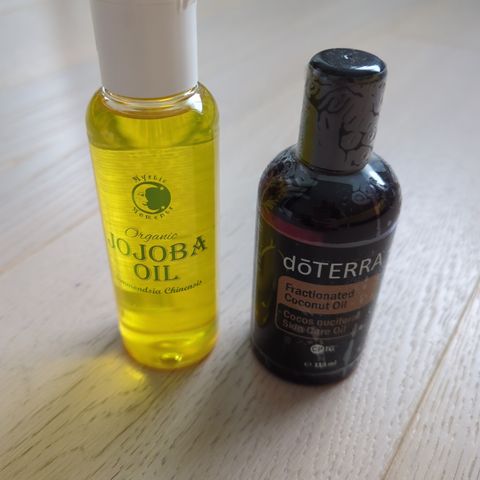 2 uåpnede oljer (jojoba og kokosnøtt)