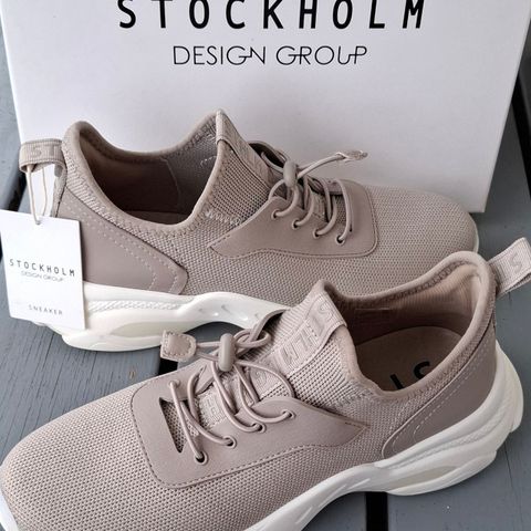 NYE STOCKHOLM sneakers str 40